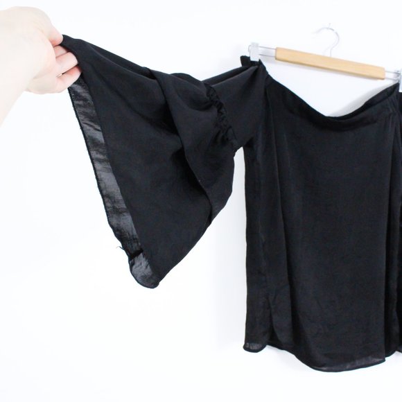 *Street Wear Society Black Off The Shoulder Blouse - Picture 3 of 6